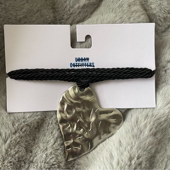 NWT Urban Outfitters heart necklace - Picture 1 of 4